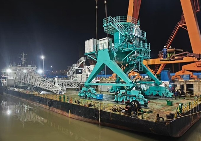 1300t/h卸船(chuán)機(jī)完工(gōng)丨公司與布勒合作(zuò)再結碩果